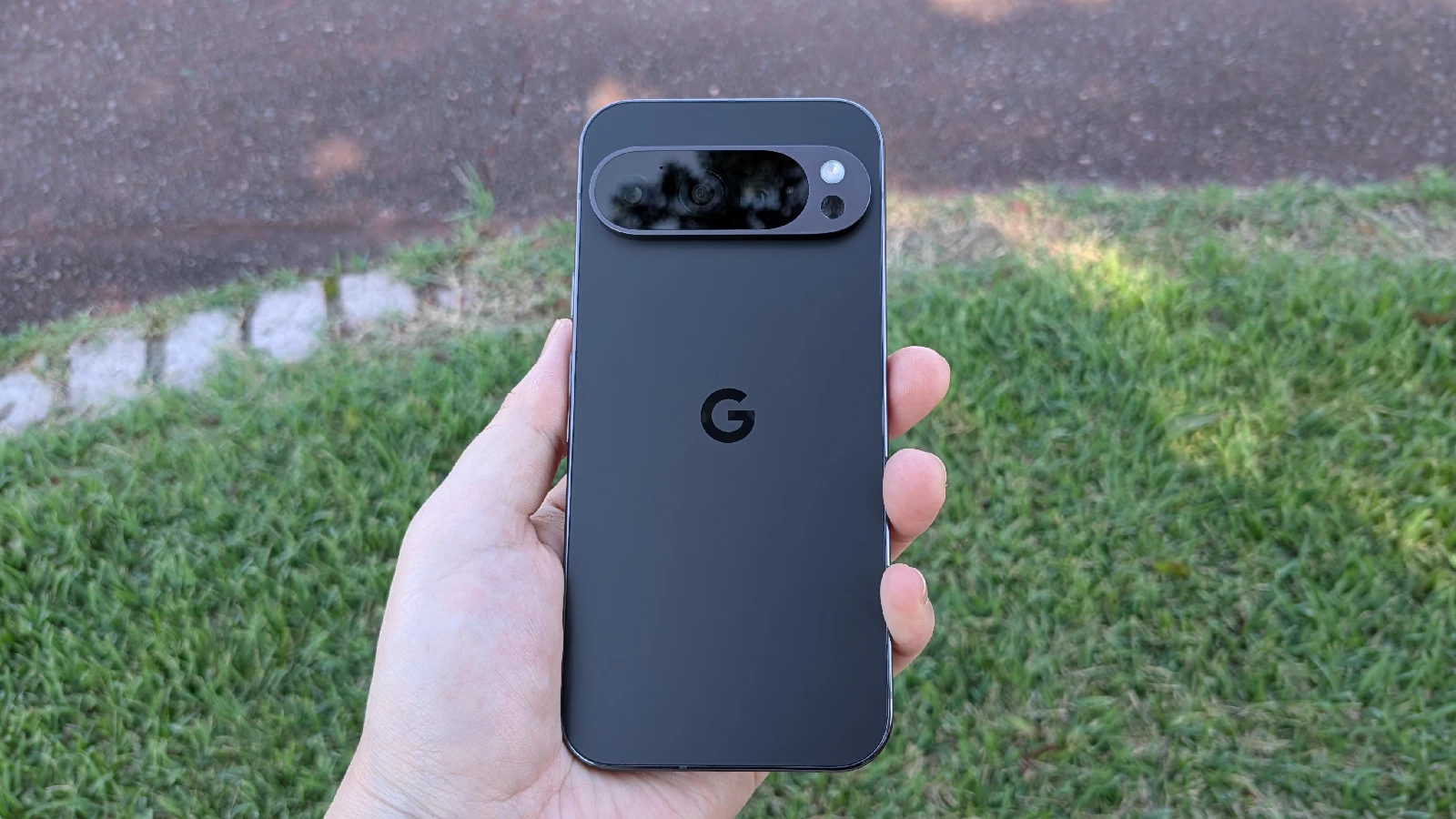 Google Pixel 9 Pro のリアパネルの写真