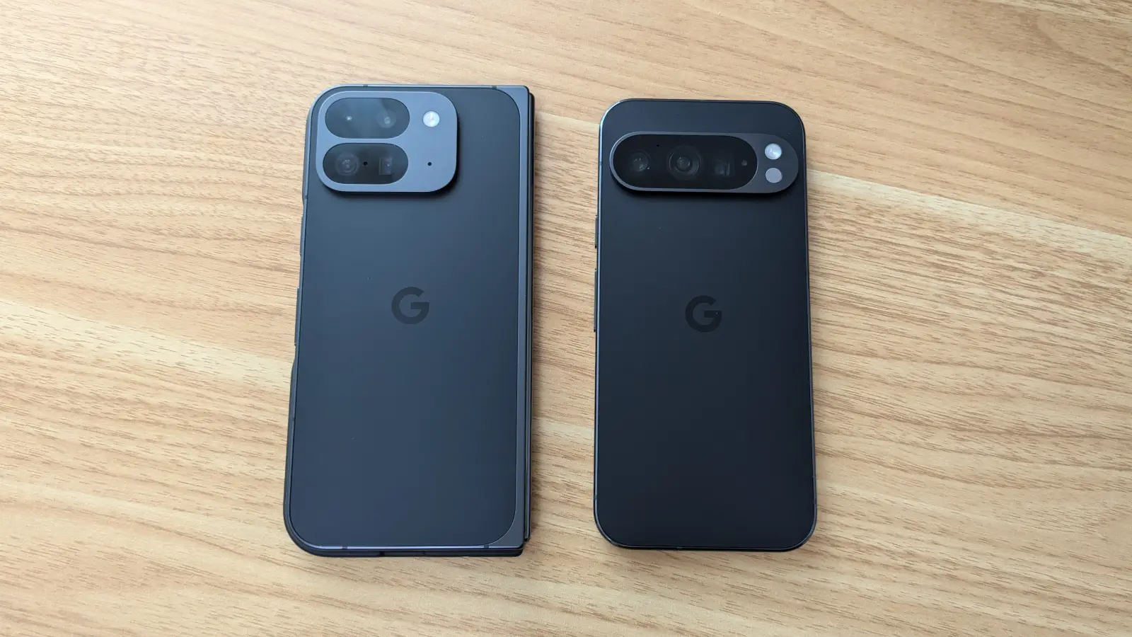 Google Pixel 9 Pro と Google Pixel 9 Pro Fold を並べた写真