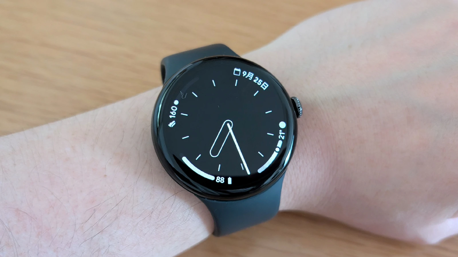 Google Pixel Watch 3 のホームスクリーン