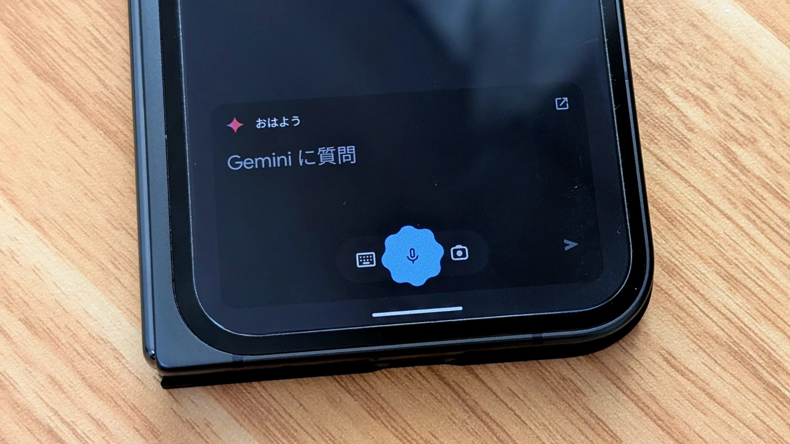 デジタルアシスタントの Google Gemini を音声で呼び出したときの写真