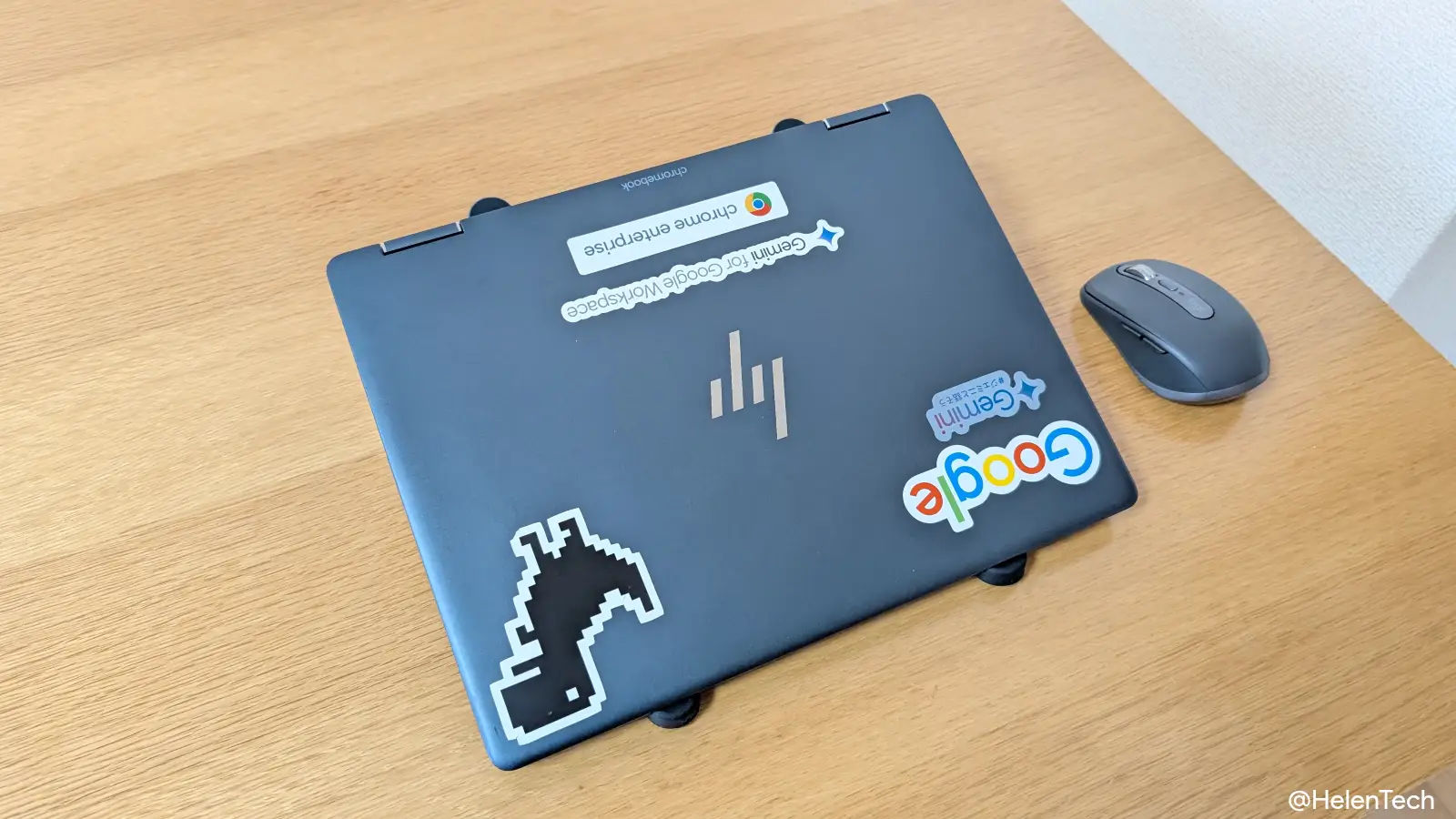 SODI 314 折りたたみ式ノートパソコンスタンドを使っている Chromebook とマウスの写真 (2)