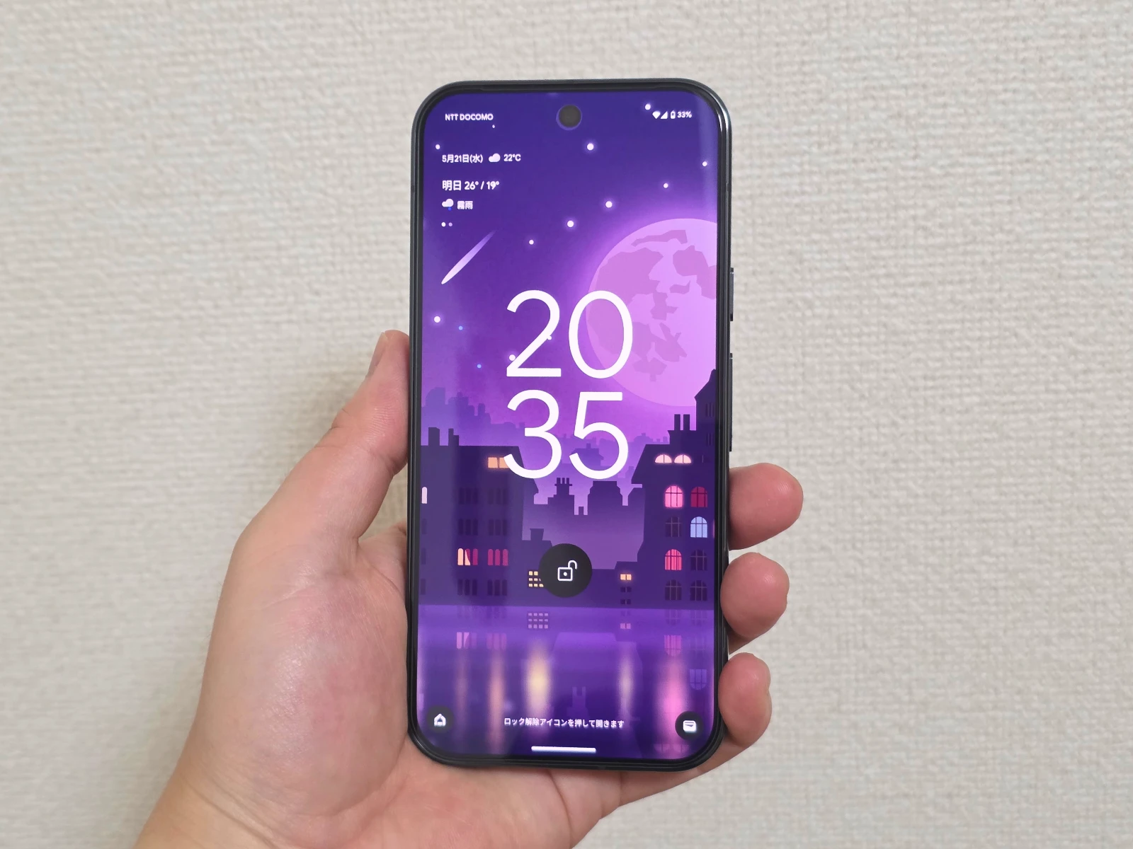Google Pixel 9 Pro の時間と情報を常に表示（常時表示ディスプレイ : AOD) をオンにしているロック画面の写真