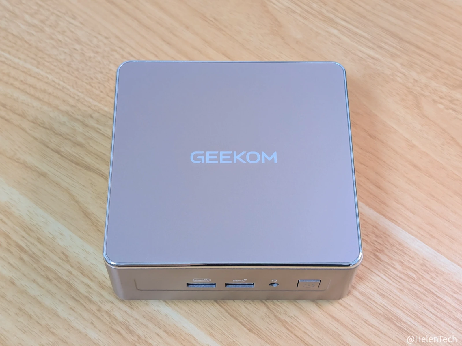 GEEKOM A5 2025 の天板の写真