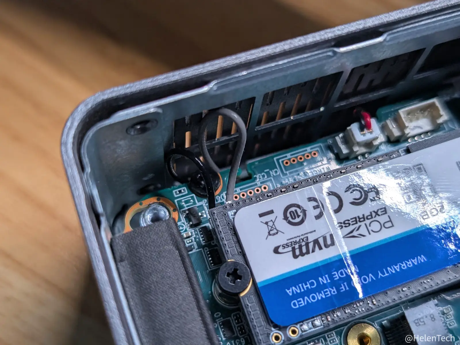 GEEKOM A5 2025 のネットワークカードのケーブル