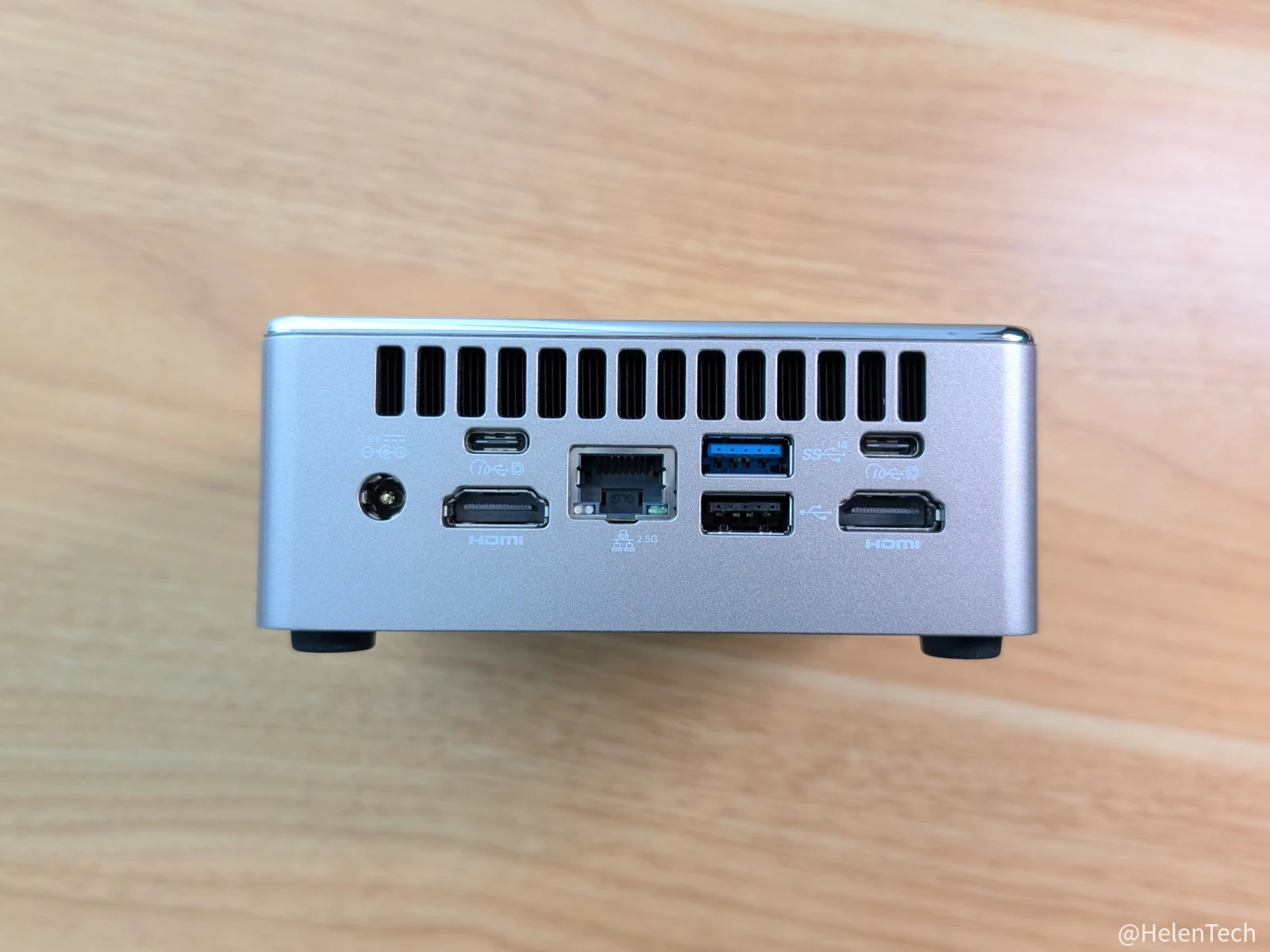 GEEKOM A5 2025 背面ポート