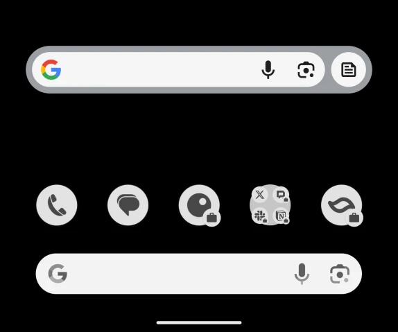 Google 検索バーウィジェットの新デザインと、Pixel の検索バーのスクリーンショット