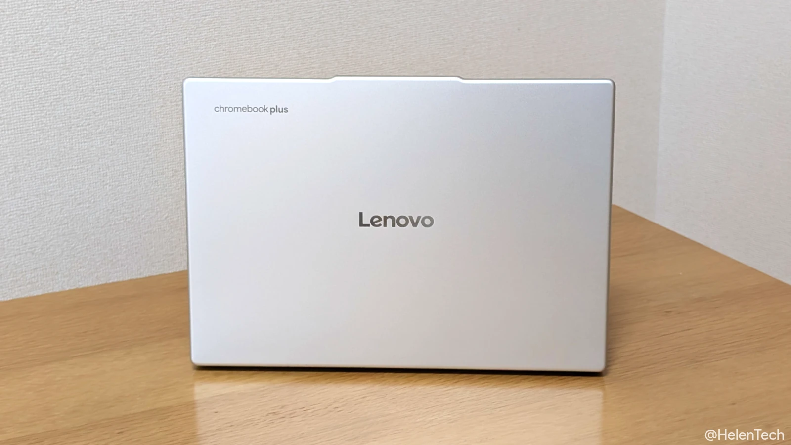 Lenovo Chromebook Plus Gen 10 実機レビュー。天板の写真