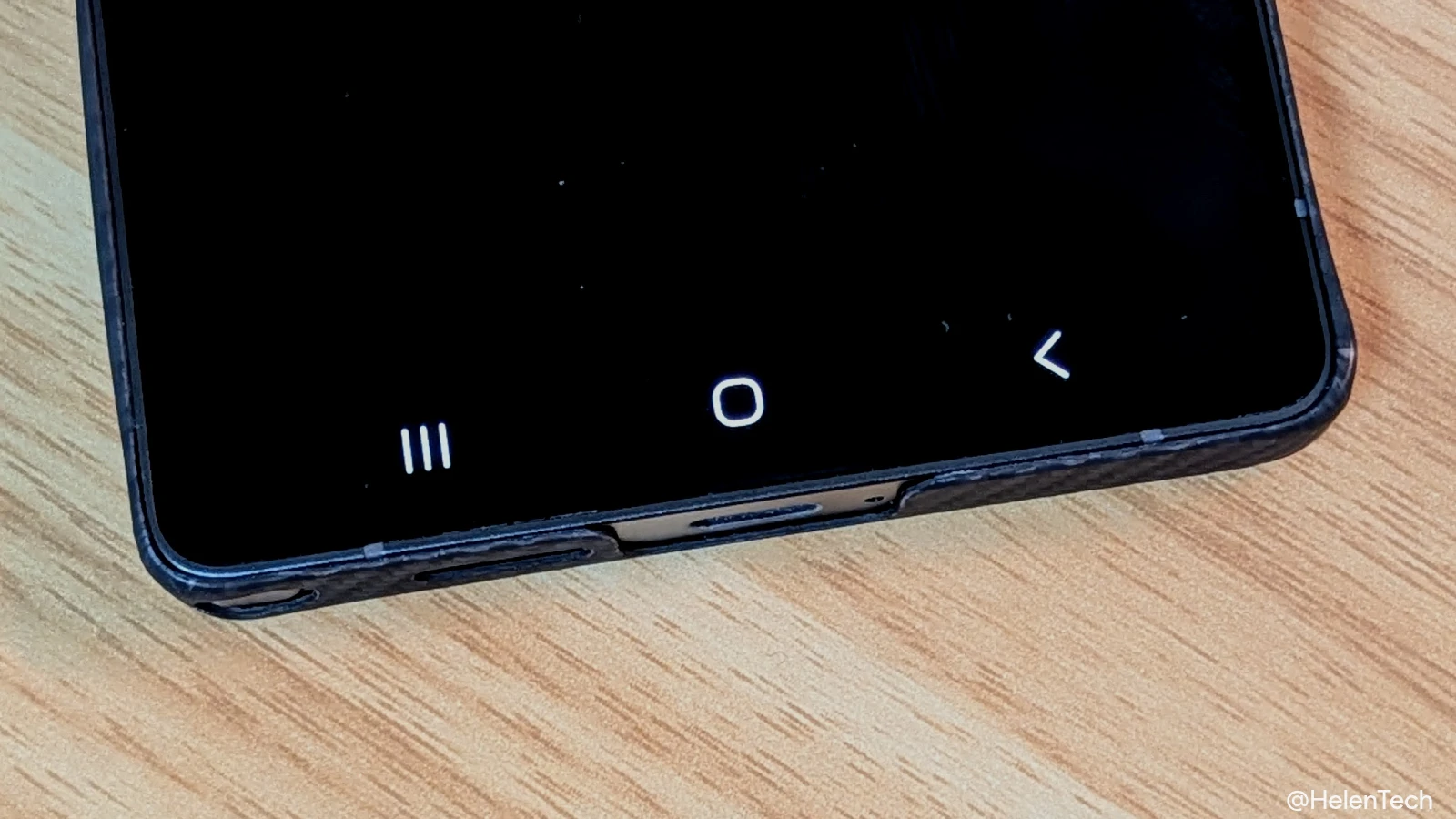 Samsung Galaxy S25 Ultra の 3 ボタンナビゲーションバーの写真
