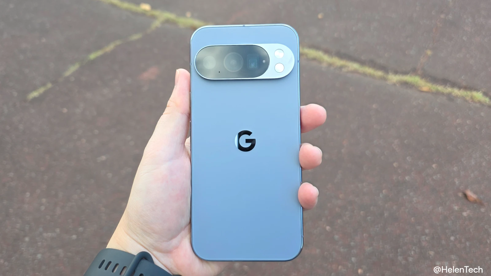 Google Pixel 10 Pro のリアパネルの写真