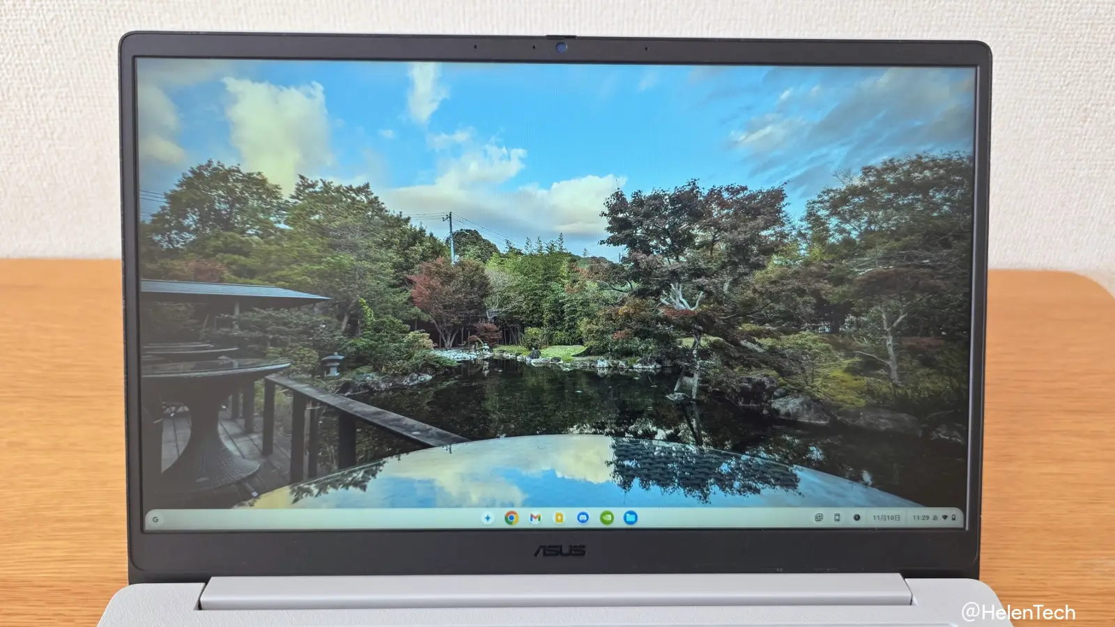 Intel N50 搭載 ASUS Chromebook CX14 のディスプレイを正面から見たときの写真