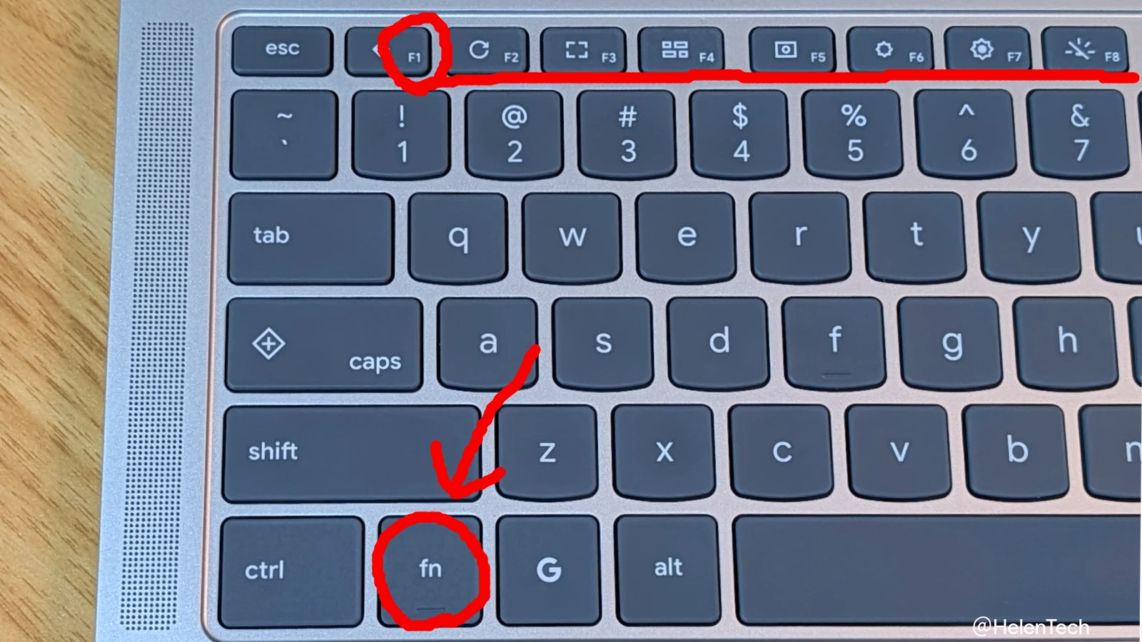 Chromebook の Fn キーとファンクションキーをハイライトしている画像