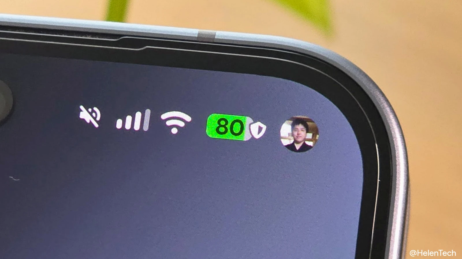 Google Pixel の充電の最適化で「80% に制限」を有効にしているときに、バッテリーアイコン右側に重なって表示される「盾」アイコンの写真