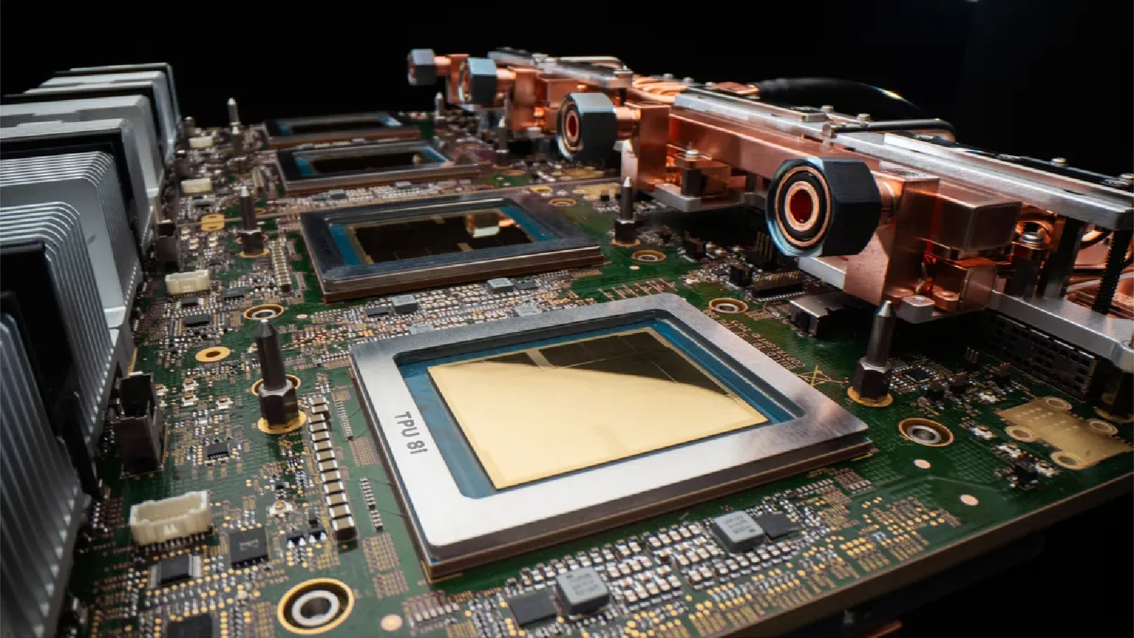 Google、用途別に最適化した第8世代 TPU 8t と TPU 8i を発表。年内展開へ