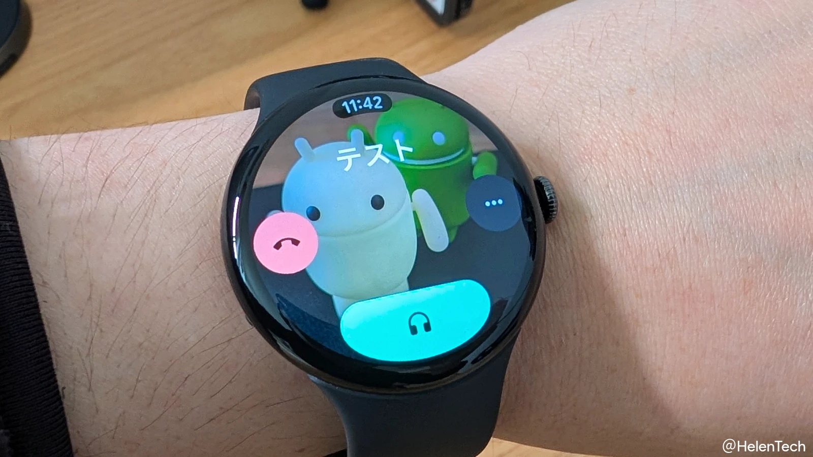 Pixel Watch で「コーリングカード」の展開を確認。スマートフォンでカスタマイズした着信画面が表示されるように