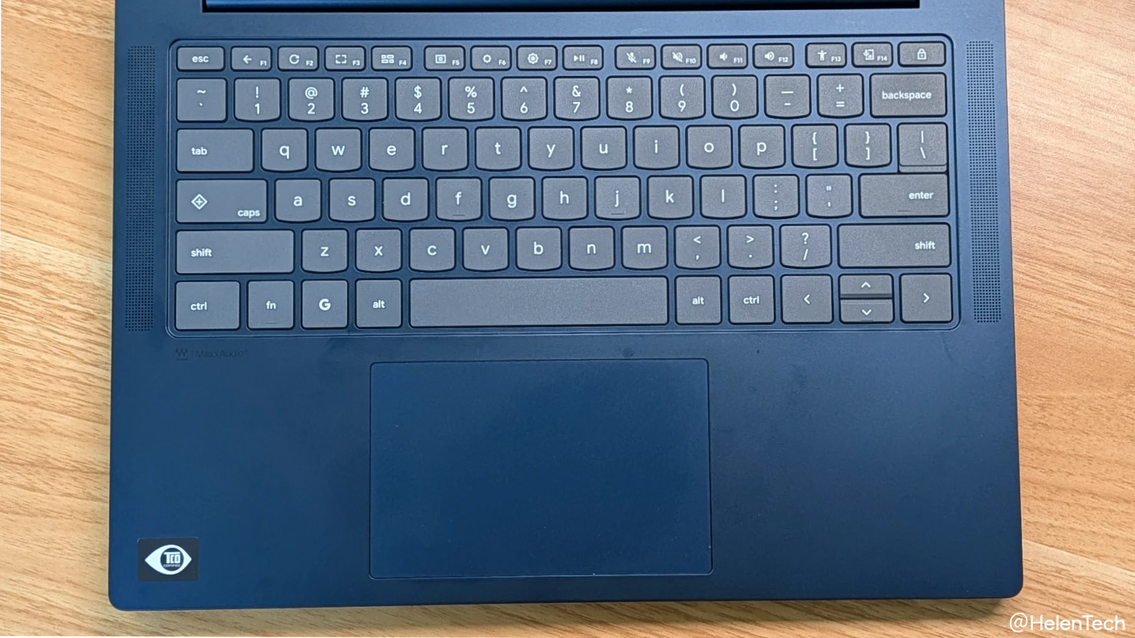 Lenovo Chromebook m 14" (14M8911) のキーボードとタッチパッドの写真