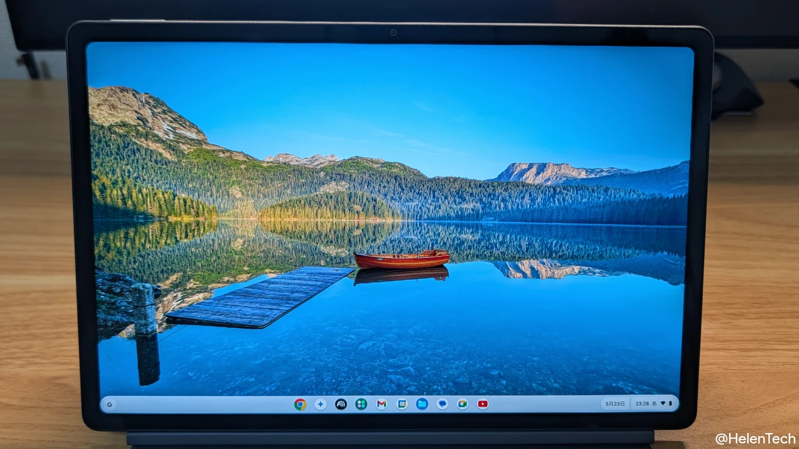 ASUS Chromebook CM32 Detachable のディスプレイを正面から見たところの写真
