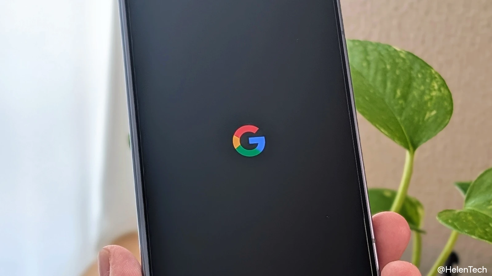 Google Pixel デバイスの起動時に表示される「G」ロゴ