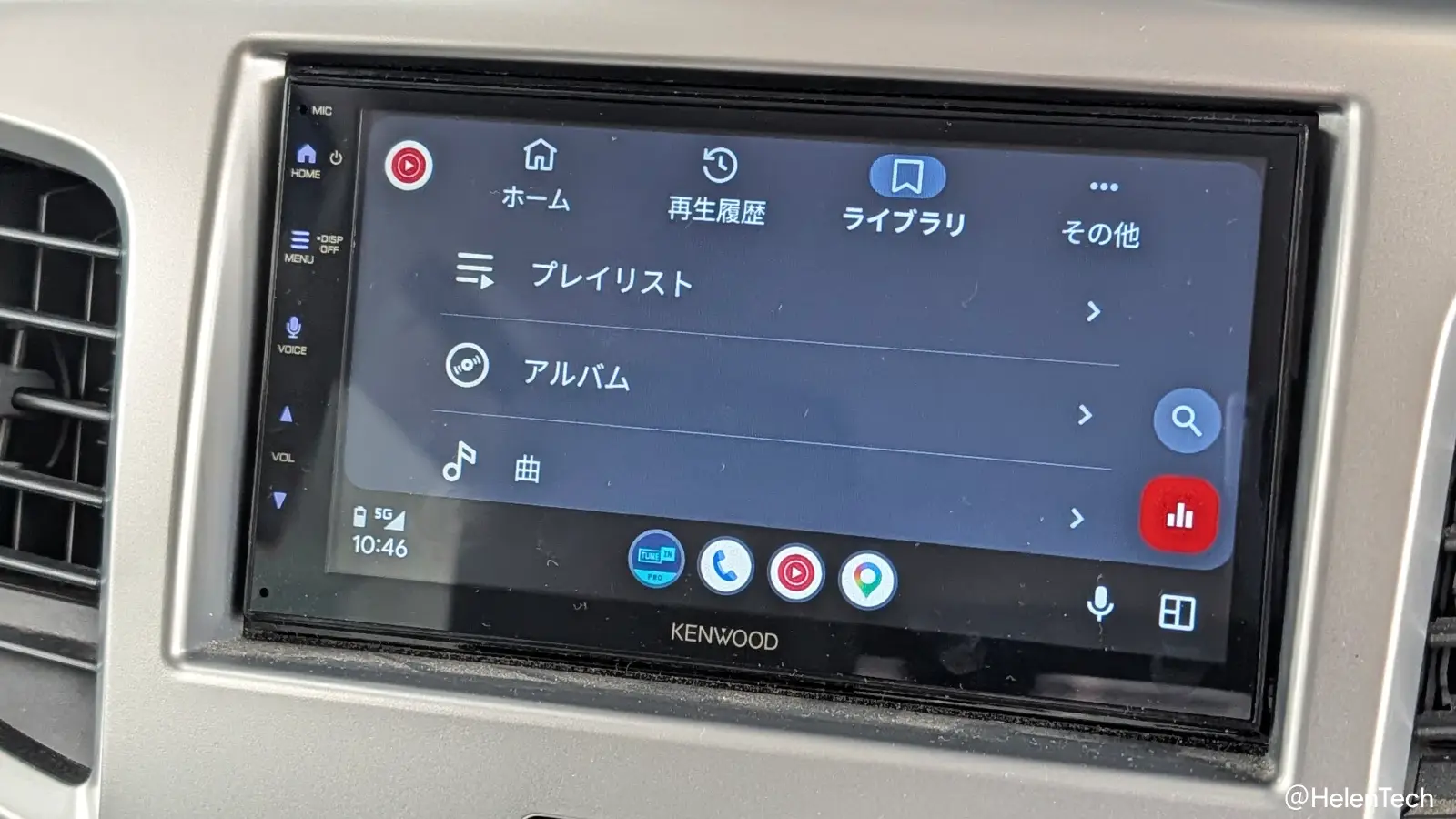 Android Auto で YouTube Music のライブラリを表示しているところ