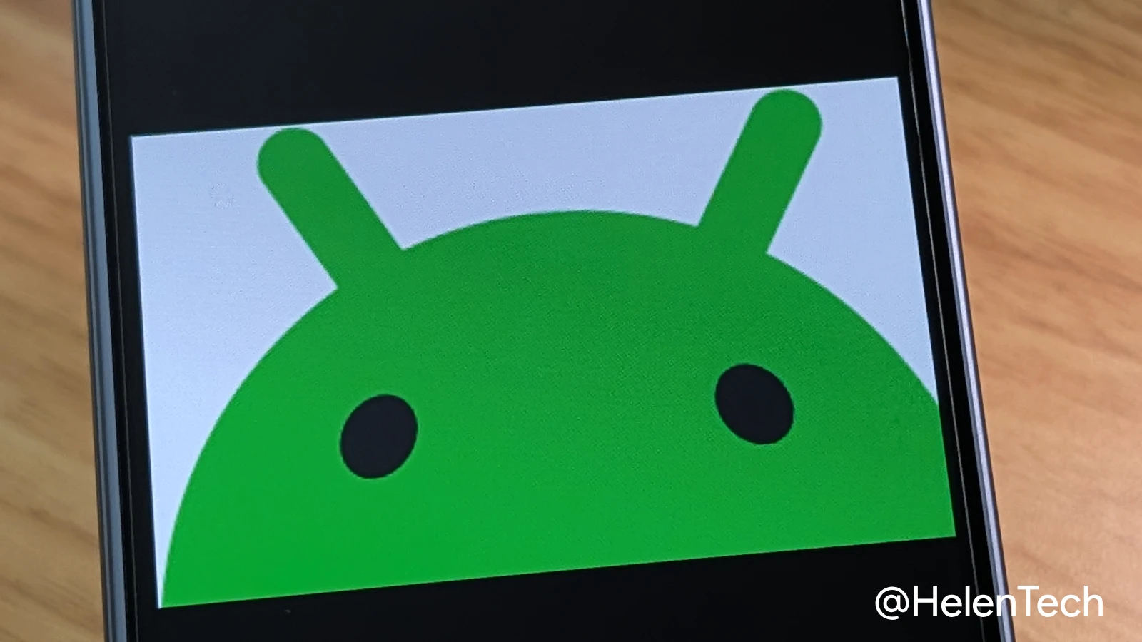 Android の Robot ことドロイド君のイラストを Pixel スマートフォン上で開いている
