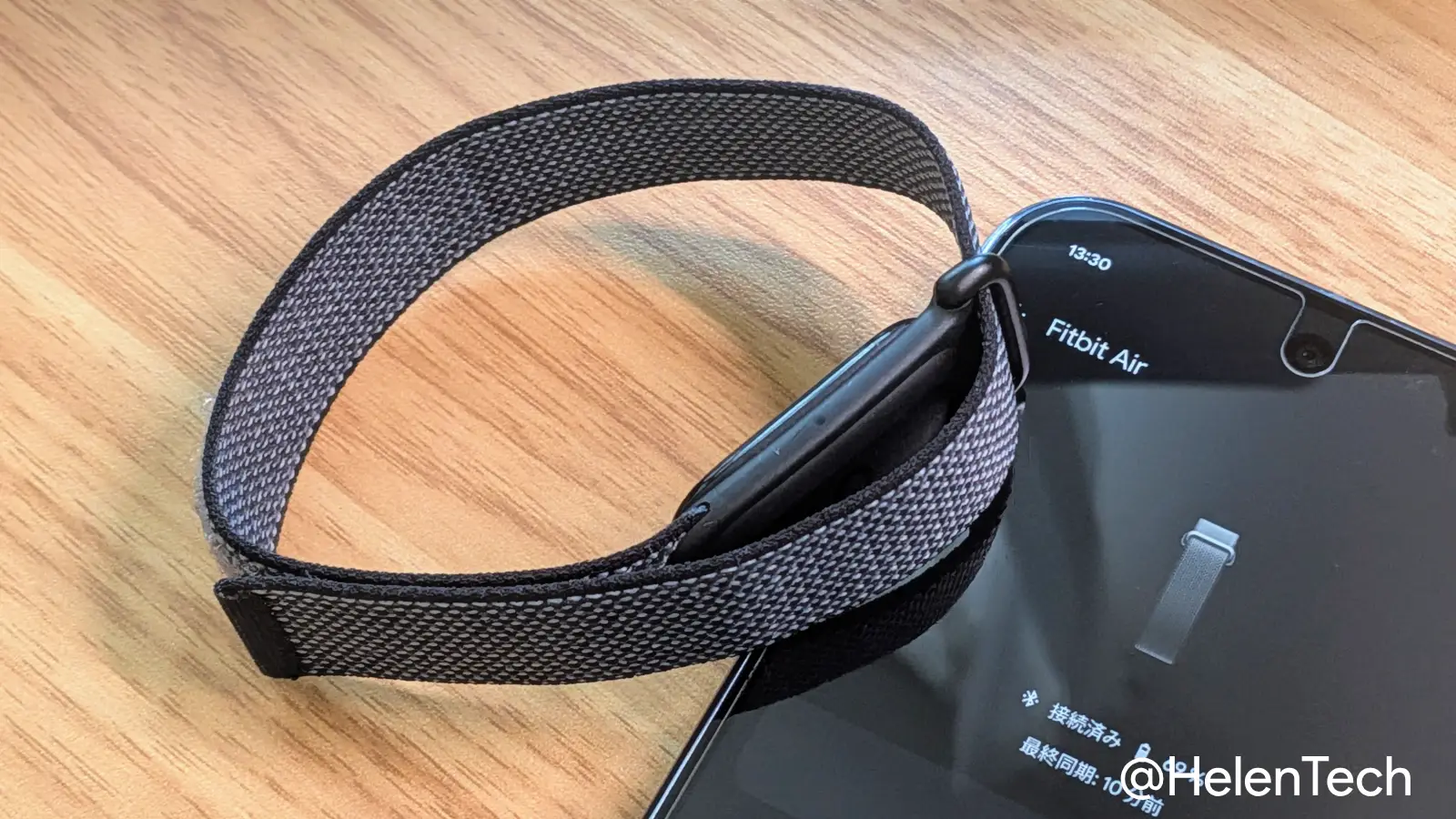 Google Fitbit Air と Google Health アプリの Fitbit Air のデバイス情報を開いている様子