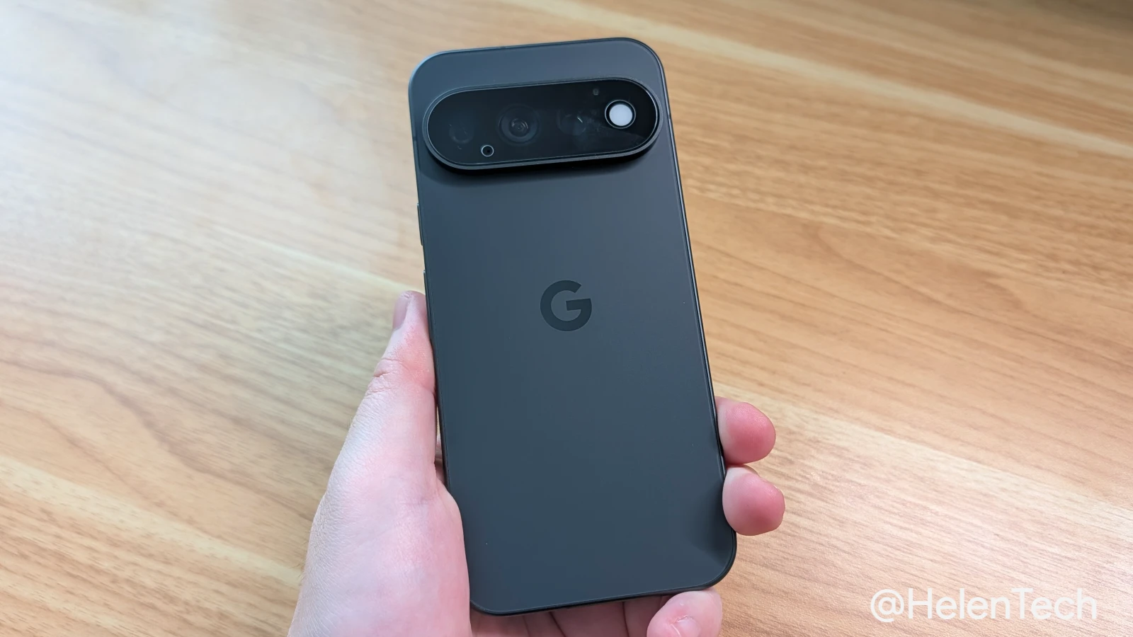 Google Pixel 11 Pro の背面パネル
