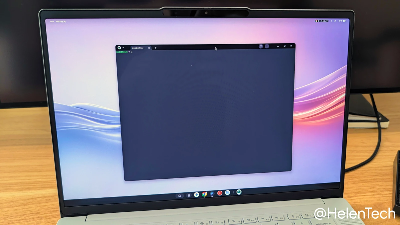 Lenovo Googlebook 15 で Linux ターミナルアプリを開いているところ